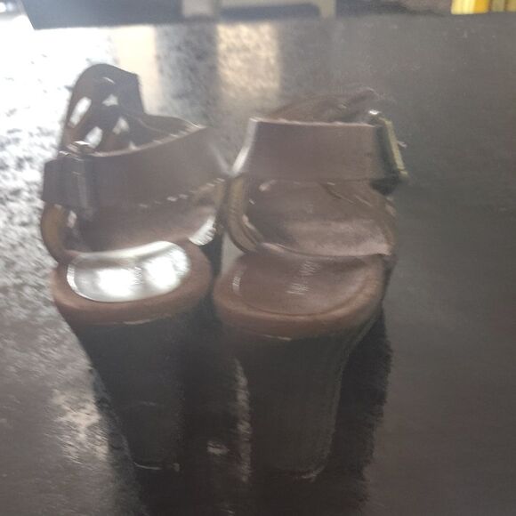 Nine West Brown Gladiator Sandals with Cut-Out Design - Picture 4 of 6